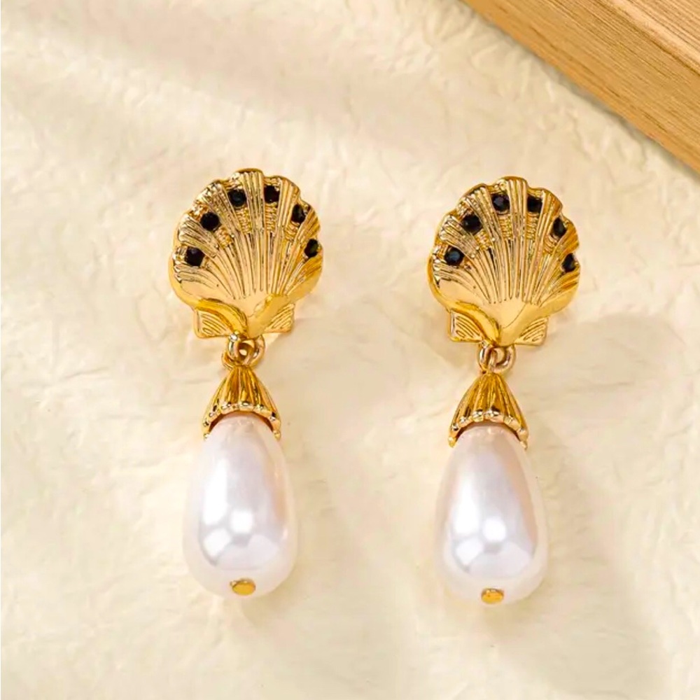 14K GOLD PLATED FAUX PEARL EARRING